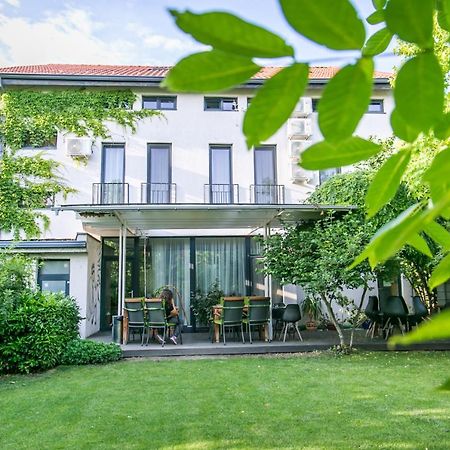 May Residence Dumbravita  Εξωτερικό φωτογραφία