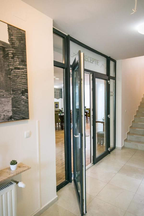 May Residence Dumbravita  Εξωτερικό φωτογραφία