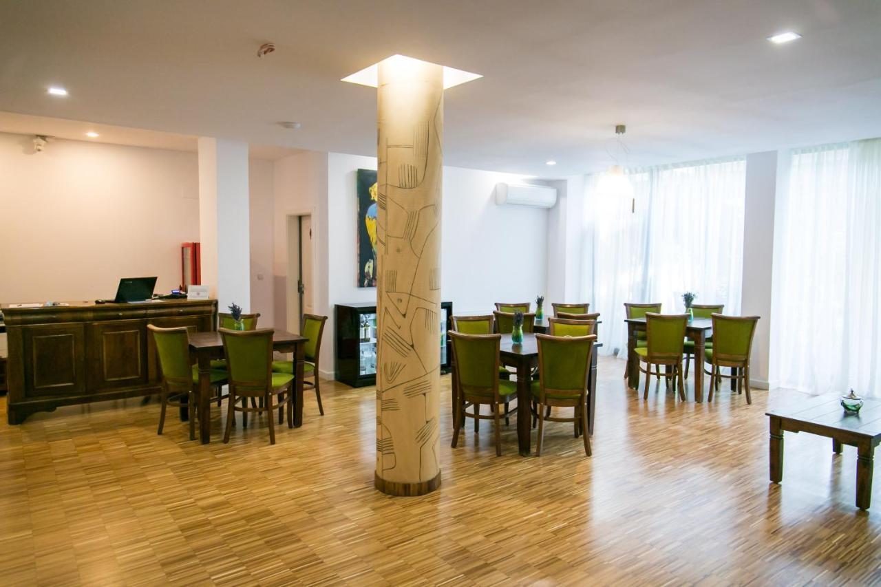 May Residence Dumbravita  Εξωτερικό φωτογραφία