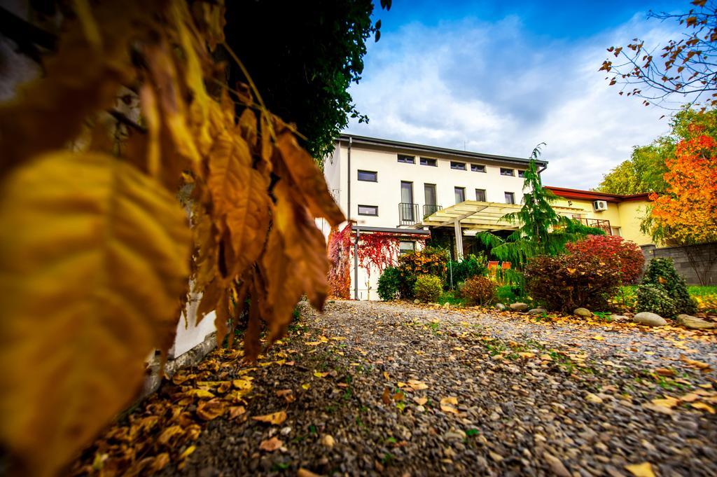 May Residence Dumbravita  Εξωτερικό φωτογραφία