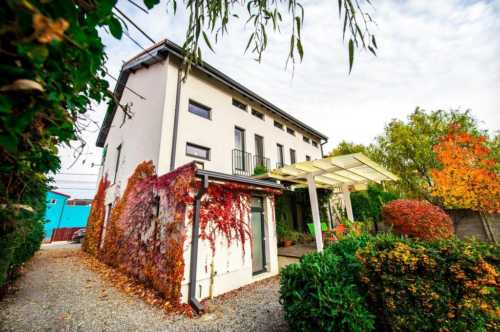 May Residence Dumbravita  Εξωτερικό φωτογραφία