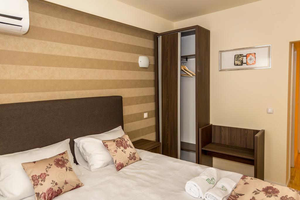May Residence Dumbravita  Εξωτερικό φωτογραφία