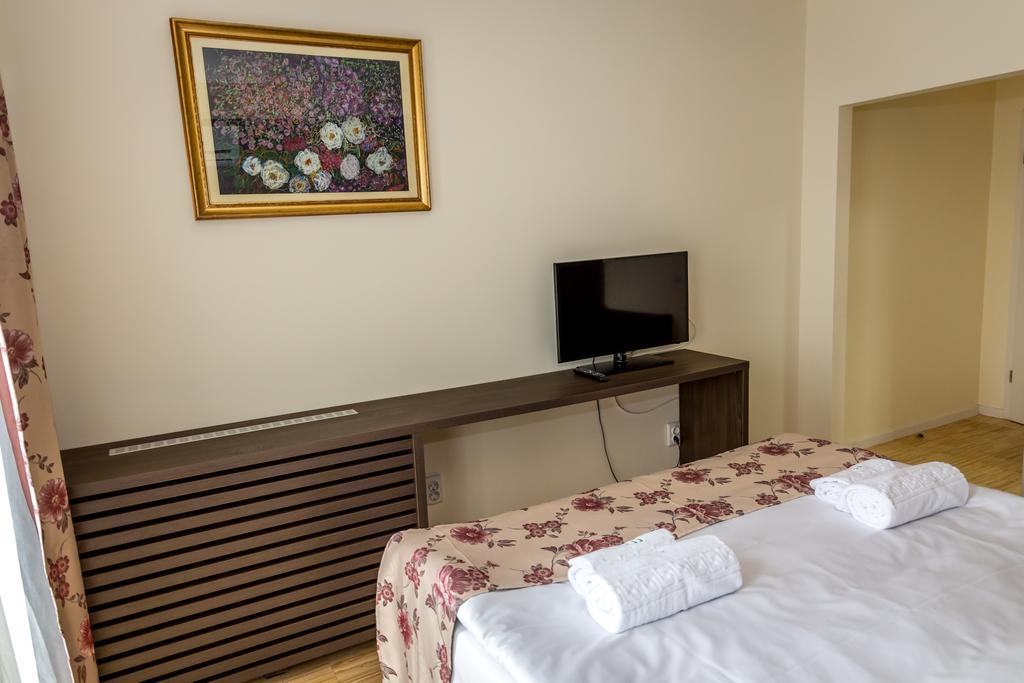May Residence Dumbravita  Εξωτερικό φωτογραφία