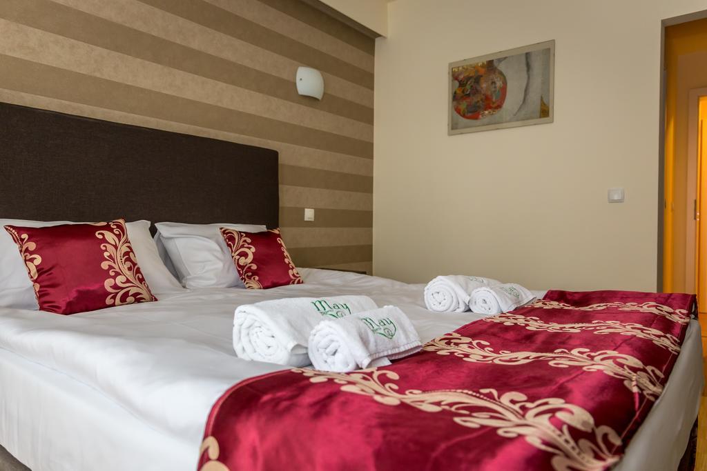 May Residence Dumbravita  Εξωτερικό φωτογραφία