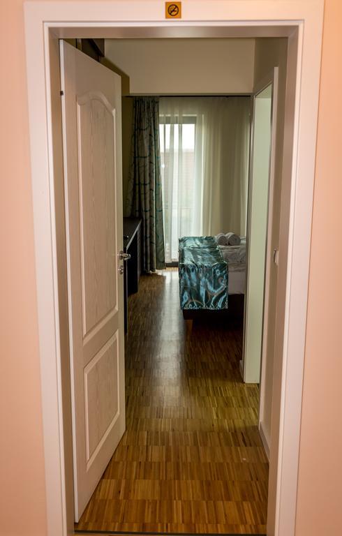 May Residence Dumbravita  Εξωτερικό φωτογραφία