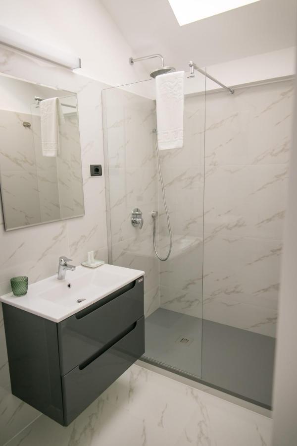 May Residence Dumbravita  Εξωτερικό φωτογραφία