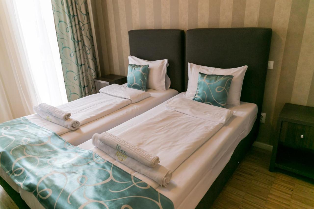 May Residence Dumbravita  Εξωτερικό φωτογραφία